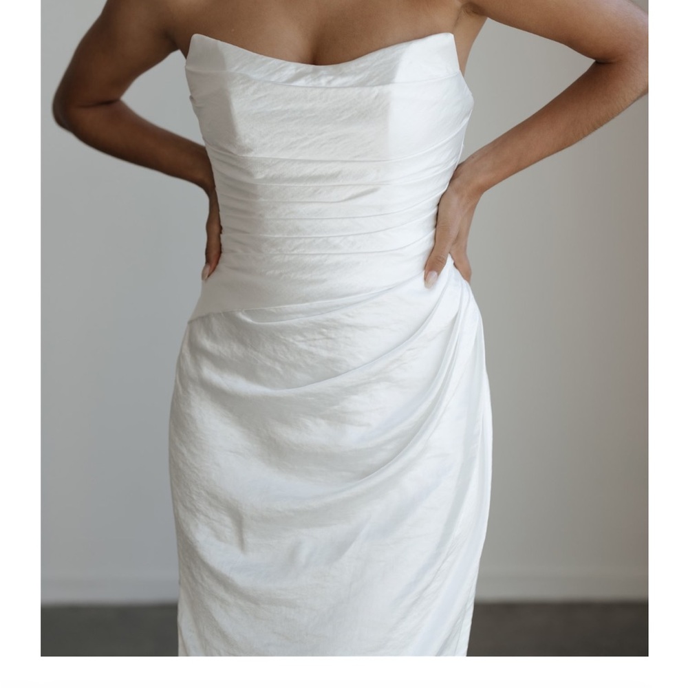 Hera Couture Argent Gown - Picture 2 of 5